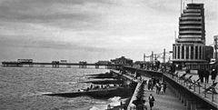 Marine-Court-and-the-Palace-Pier.-Marina.-1933.